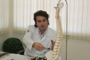 O fisioterapeuta Júlio César Ribeiro esclarece que os contratantes também devem ter consciência dos cuidados